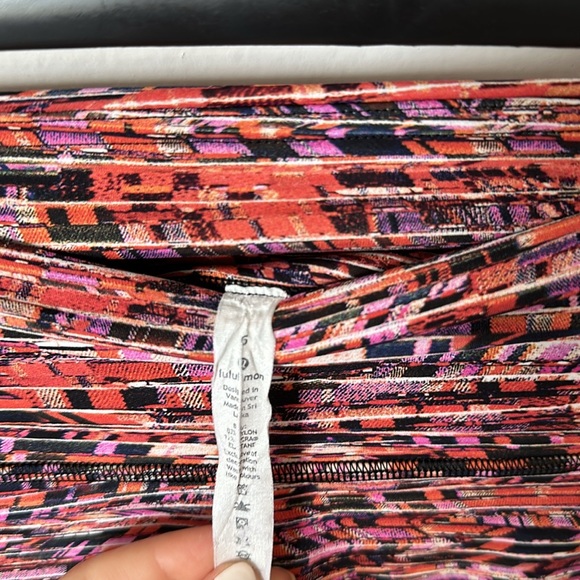 Lululemon patterned legging - Picture 5 of 5